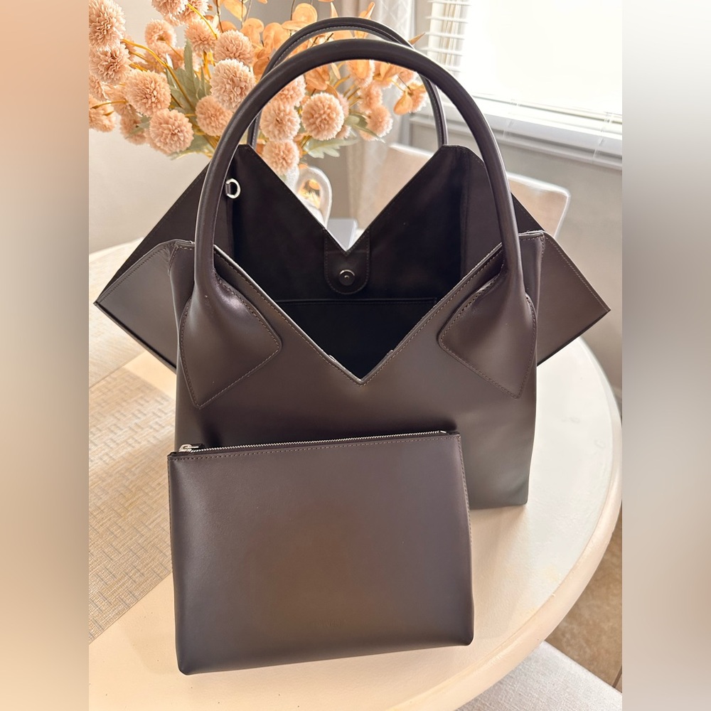 HANIFA V MEDIUM EXPRESSO TOTE BAG 100% Calf Leather